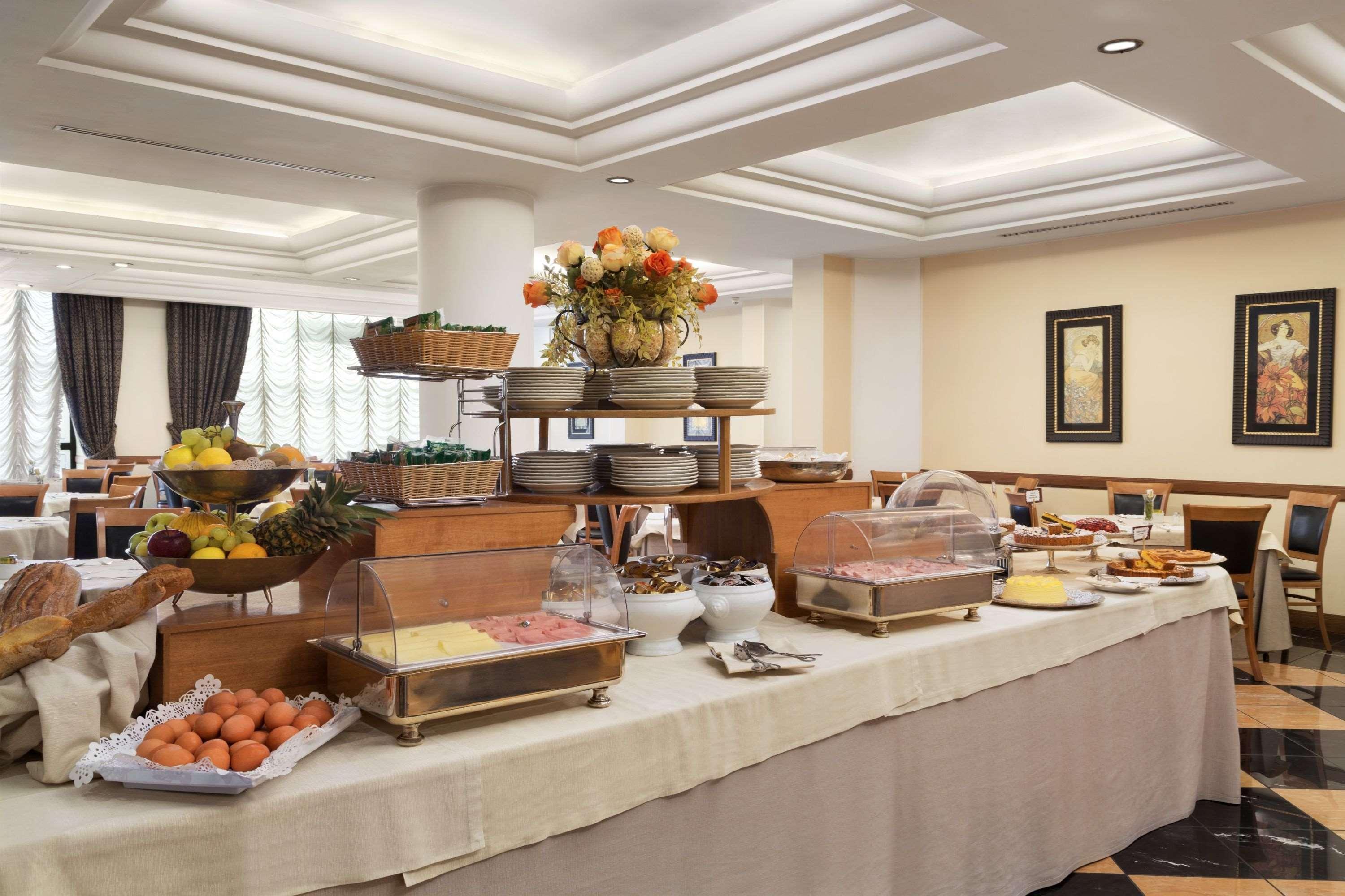 รามาดา เนเปิลส์ ซิตี้เซ็นเตอร์ Hotel ภายนอก รูปภาพ