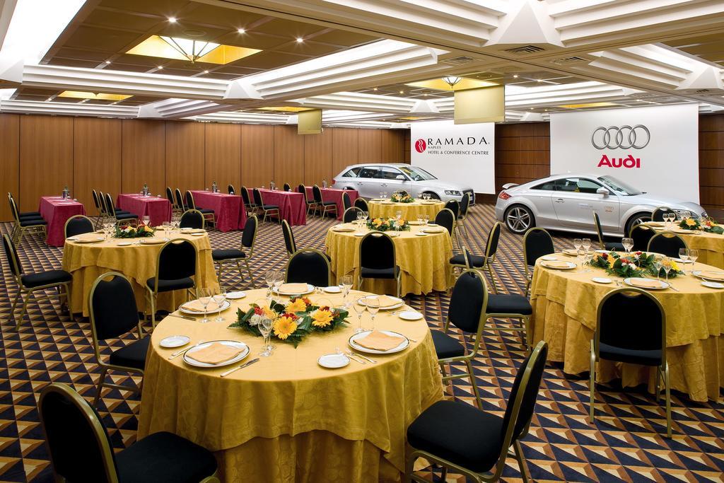 รามาดา เนเปิลส์ ซิตี้เซ็นเตอร์ Hotel ภายนอก รูปภาพ