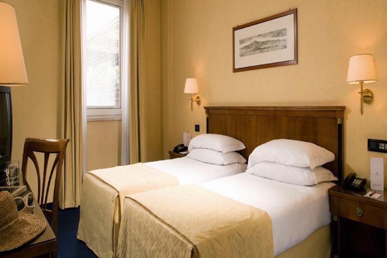 รามาดา เนเปิลส์ ซิตี้เซ็นเตอร์ Hotel ห้อง รูปภาพ