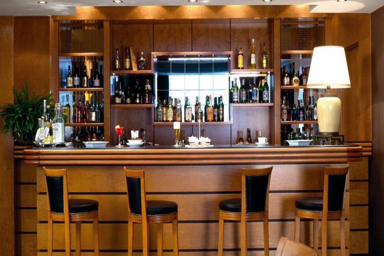 รามาดา เนเปิลส์ ซิตี้เซ็นเตอร์ Hotel ร้านอาหาร รูปภาพ
