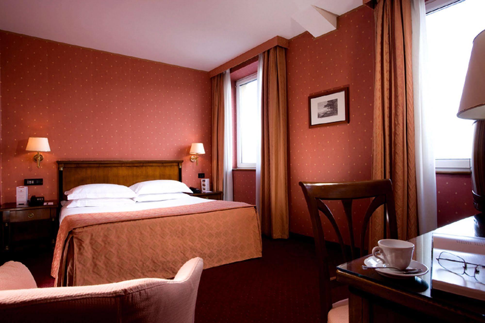 รามาดา เนเปิลส์ ซิตี้เซ็นเตอร์ Hotel ห้อง รูปภาพ
